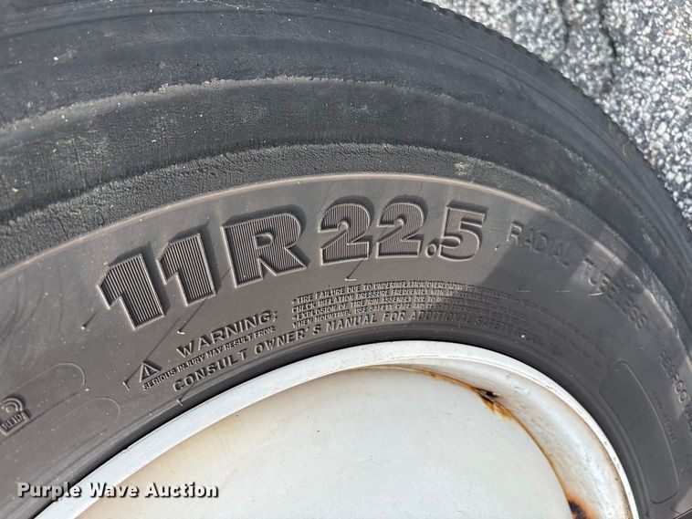 image for item EC4392 2017 Hino 268 box truck