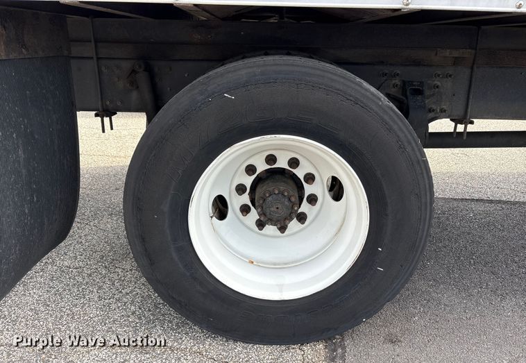 image for item EC4392 2017 Hino 268 box truck