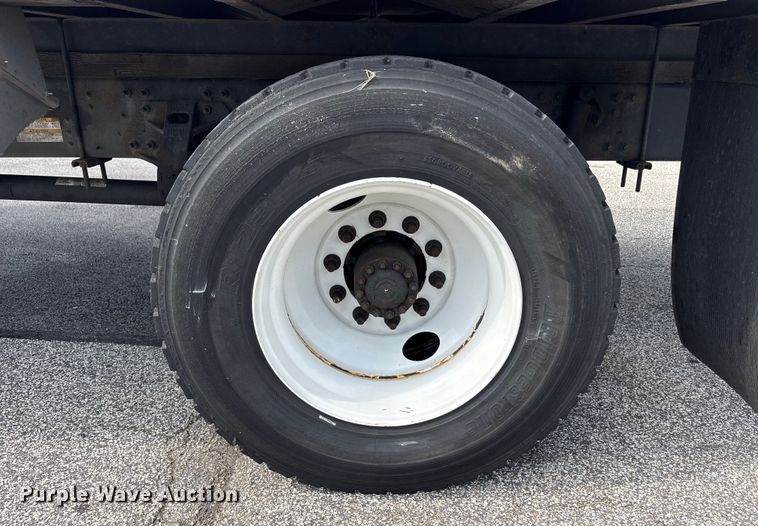 image for item EC4392 2017 Hino 268 box truck