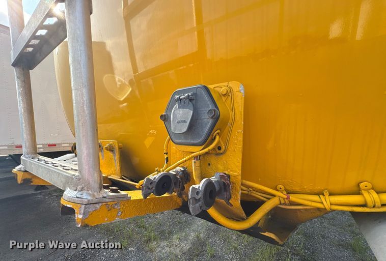 image for item EC4394 2008 Beall BIAST-96-3-SB tank trailer