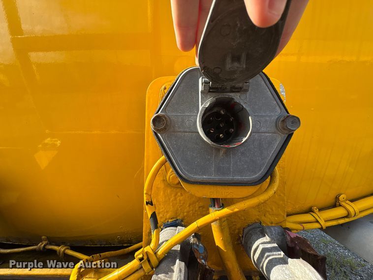 image for item EC4394 2008 Beall BIAST-96-3-SB tank trailer