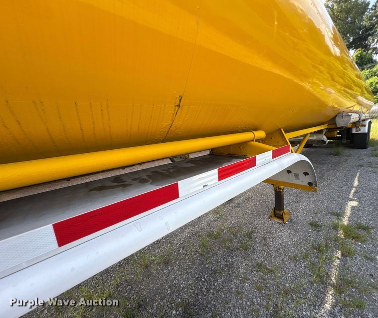 image for item EC4394 2008 Beall BIAST-96-3-SB tank trailer