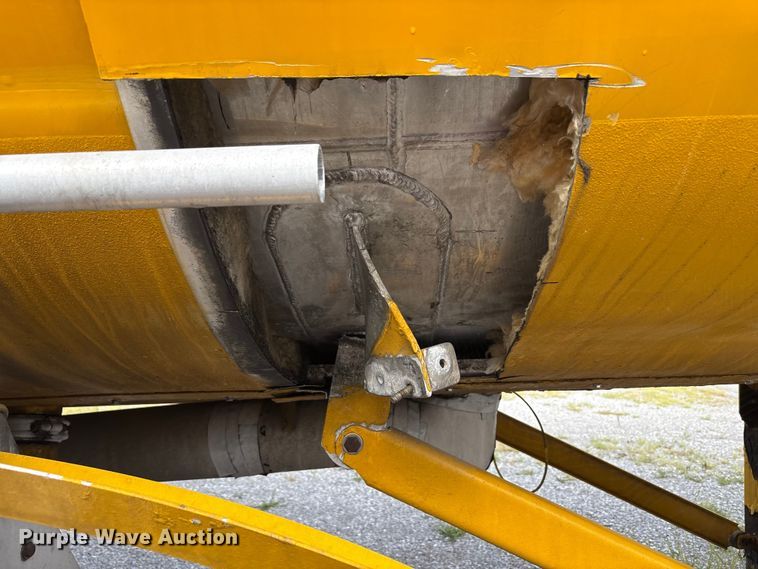 image for item EC4394 2008 Beall BIAST-96-3-SB tank trailer