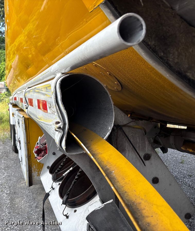 image for item EC4394 2008 Beall BIAST-96-3-SB tank trailer