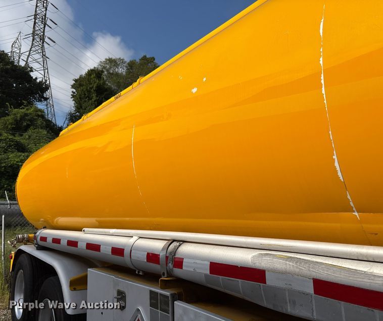 image for item EC4394 2008 Beall BIAST-96-3-SB tank trailer