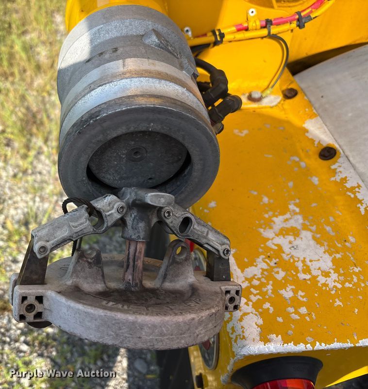 image for item EC4394 2008 Beall BIAST-96-3-SB tank trailer