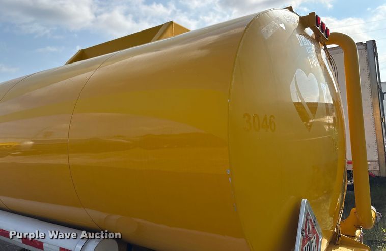 image for item EC4394 2008 Beall BIAST-96-3-SB tank trailer