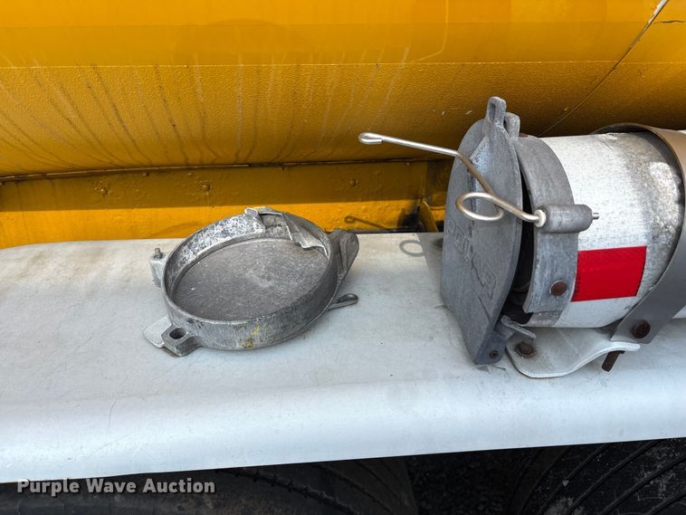 image for item EC4394 2008 Beall BIAST-96-3-SB tank trailer