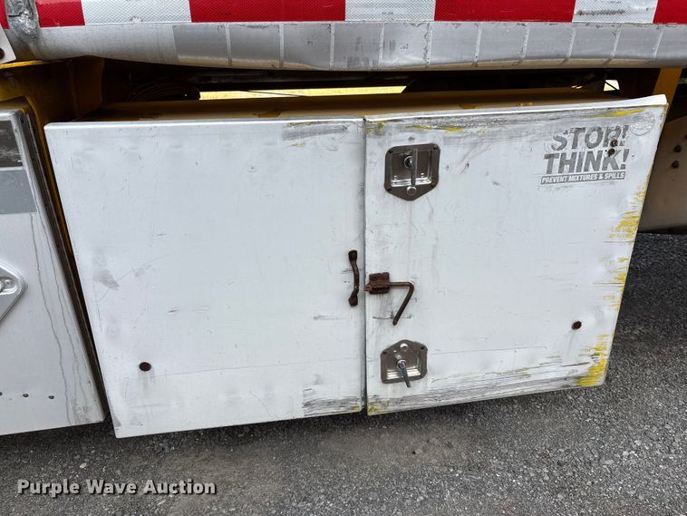 image for item EC4394 2008 Beall BIAST-96-3-SB tank trailer