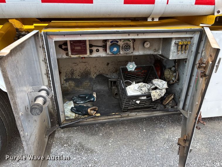 image for item EC4394 2008 Beall BIAST-96-3-SB tank trailer