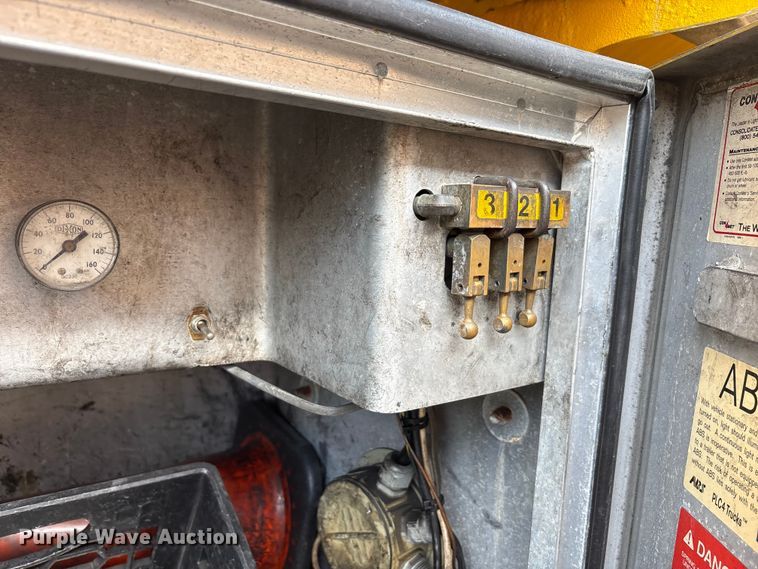 image for item EC4394 2008 Beall BIAST-96-3-SB tank trailer