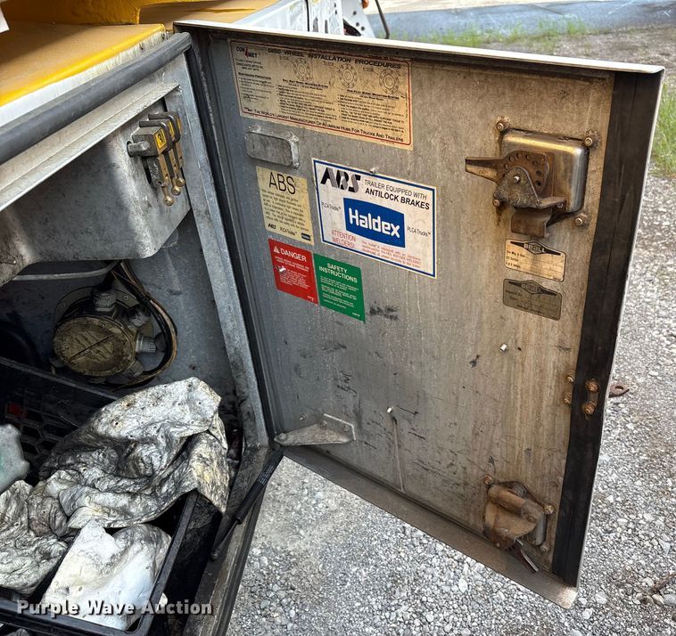 image for item EC4394 2008 Beall BIAST-96-3-SB tank trailer