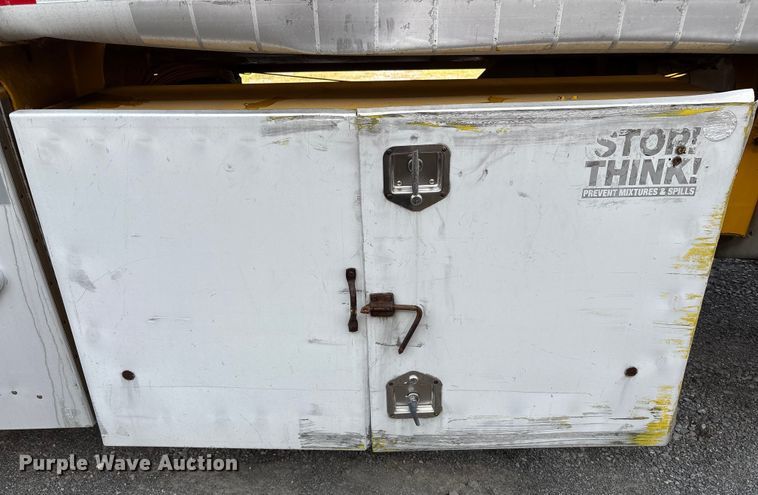 image for item EC4394 2008 Beall BIAST-96-3-SB tank trailer