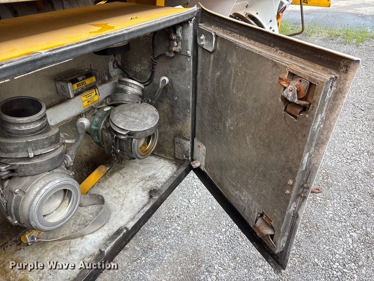 image for item EC4394 2008 Beall BIAST-96-3-SB tank trailer