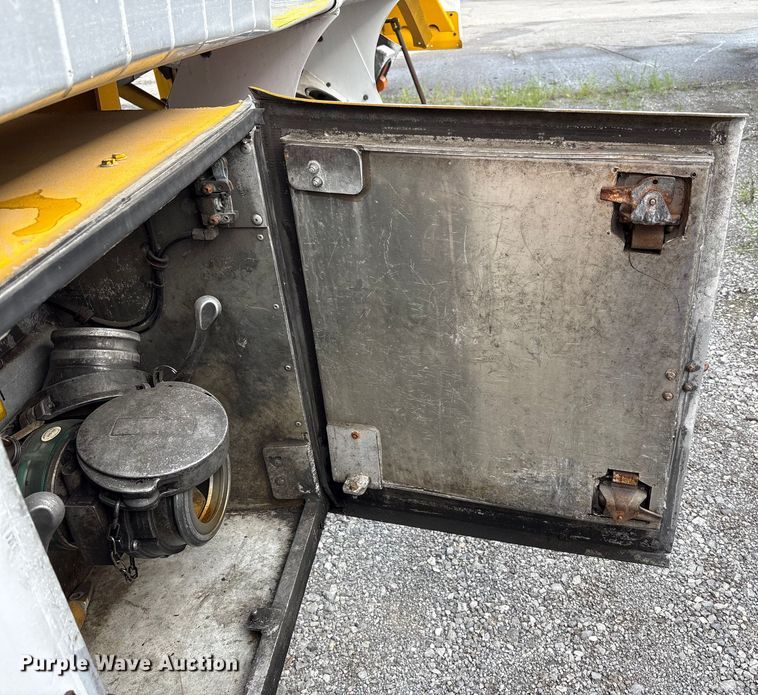 image for item EC4394 2008 Beall BIAST-96-3-SB tank trailer