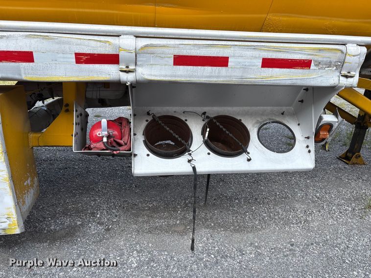 image for item EC4394 2008 Beall BIAST-96-3-SB tank trailer