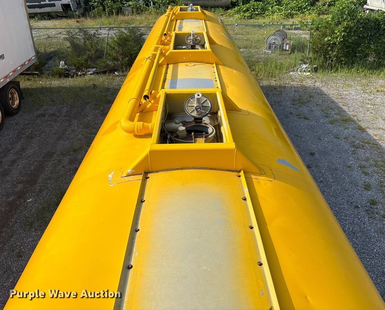 image for item EC4394 2008 Beall BIAST-96-3-SB tank trailer