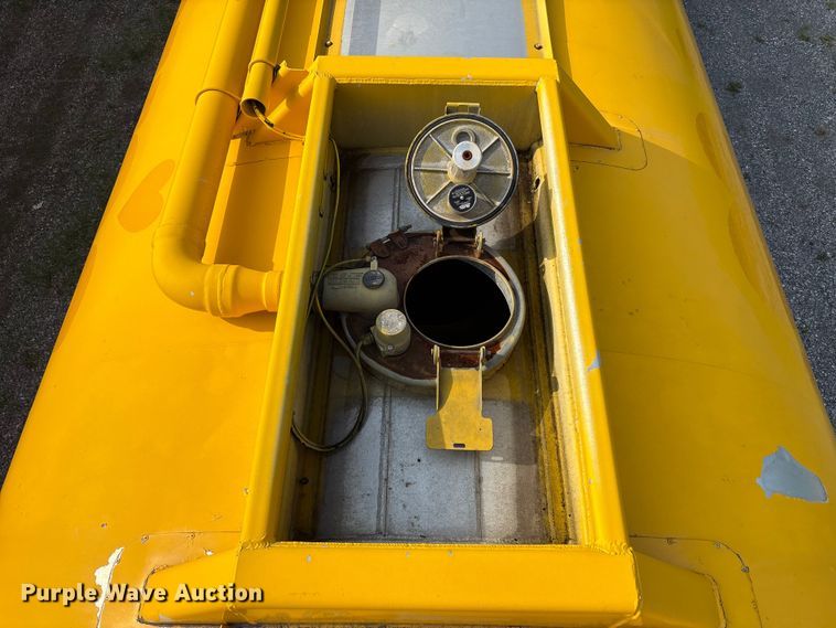 image for item EC4394 2008 Beall BIAST-96-3-SB tank trailer