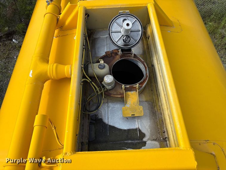 image for item EC4394 2008 Beall BIAST-96-3-SB tank trailer