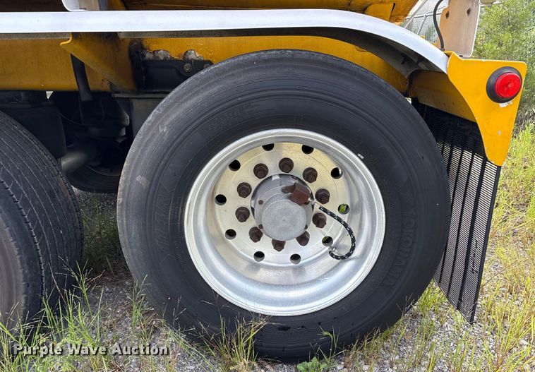 image for item EC4394 2008 Beall BIAST-96-3-SB tank trailer