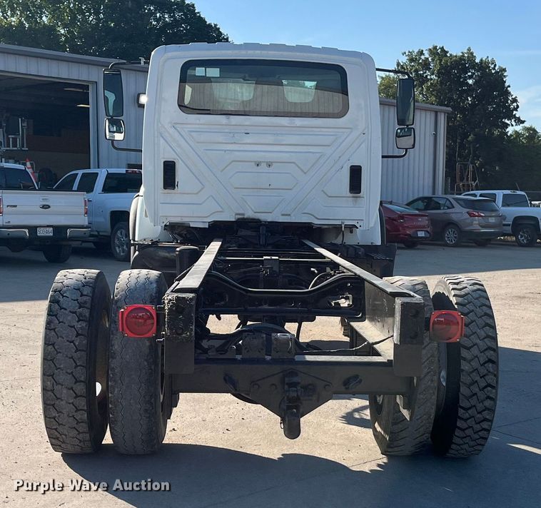 image for item ED2195 2006 International 7300  truck cab and chassis