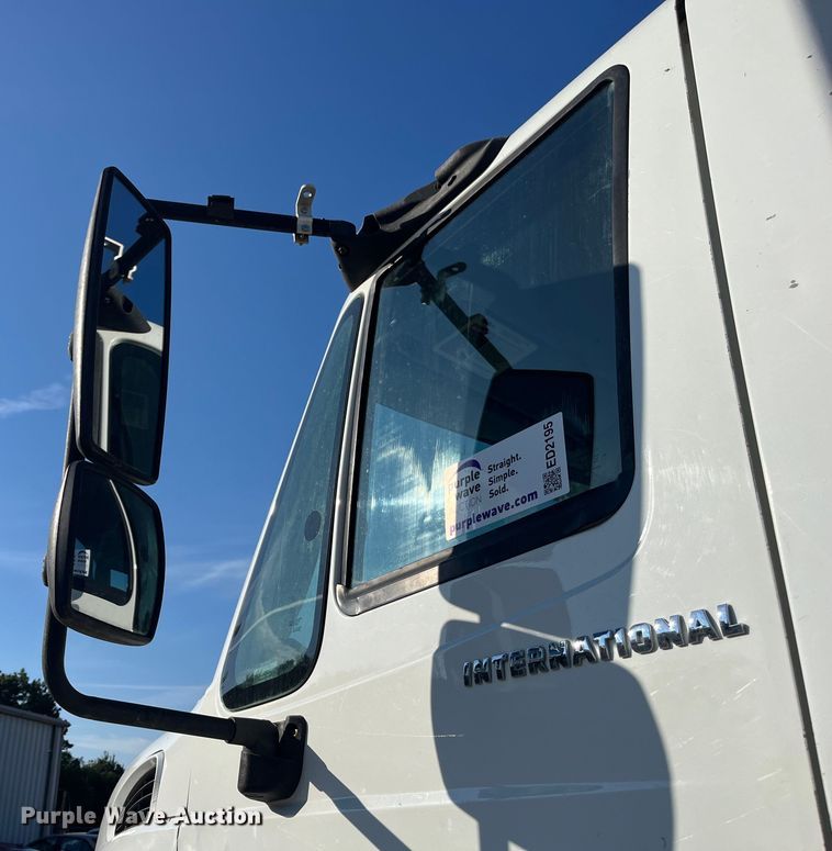 image for item ED2195 2006 International 7300  truck cab and chassis