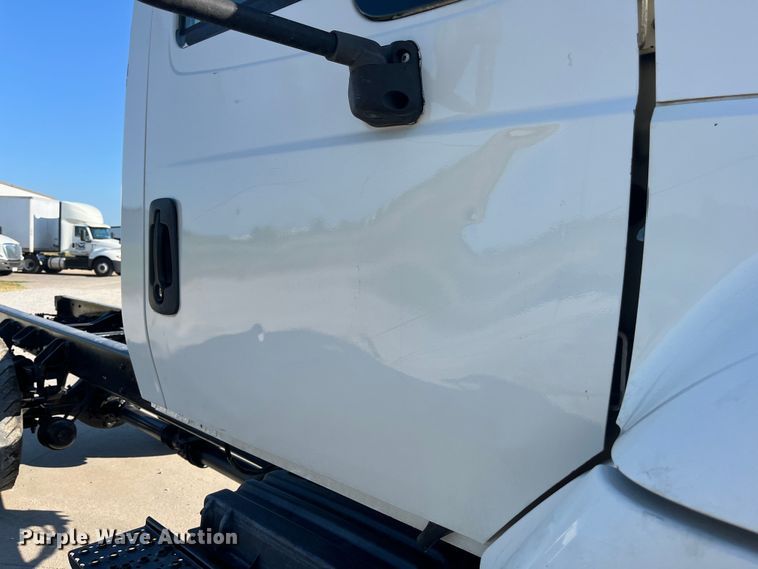 image for item ED2195 2006 International 7300  truck cab and chassis