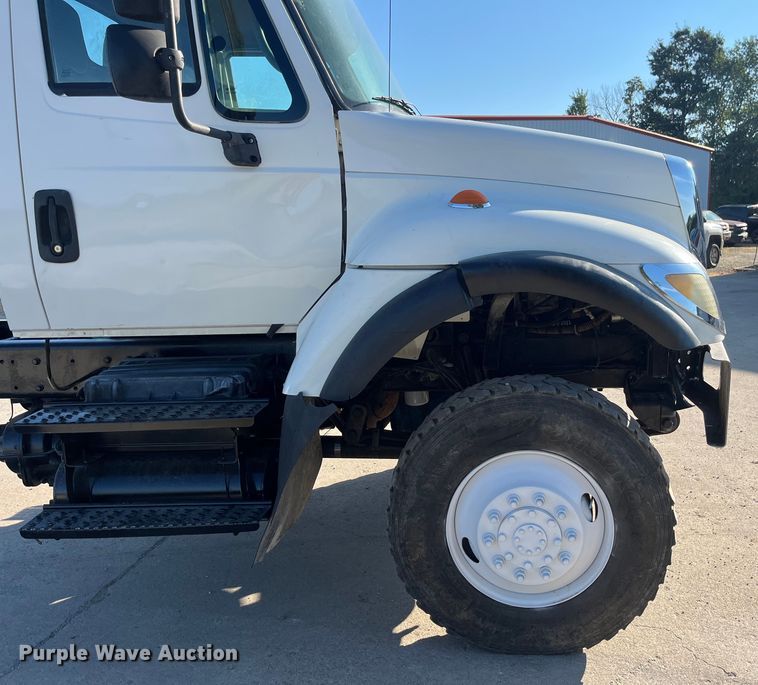 image for item ED2195 2006 International 7300  truck cab and chassis