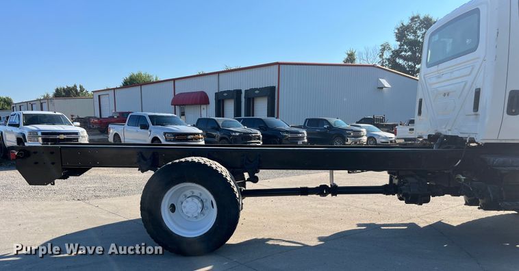 image for item ED2195 2006 International 7300  truck cab and chassis