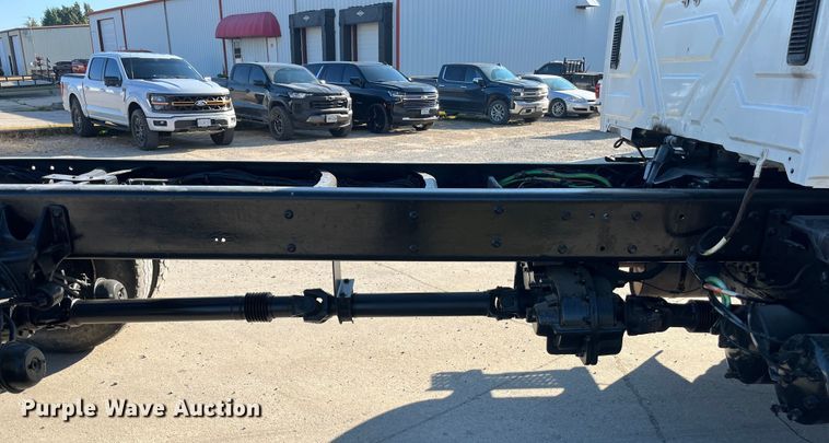 image for item ED2195 2006 International 7300  truck cab and chassis