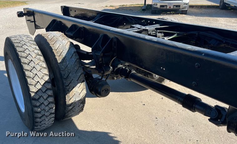 image for item ED2195 2006 International 7300  truck cab and chassis