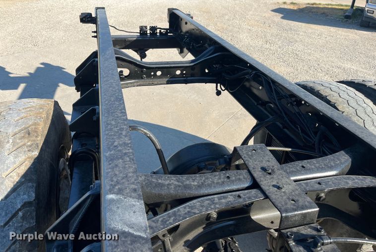 image for item ED2195 2006 International 7300  truck cab and chassis