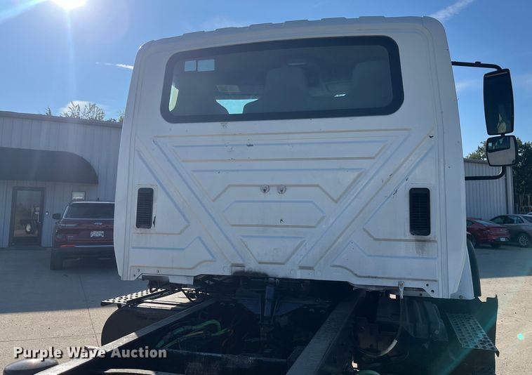 image for item ED2195 2006 International 7300  truck cab and chassis