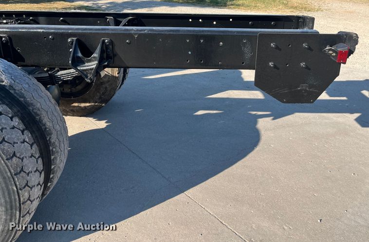 image for item ED2195 2006 International 7300  truck cab and chassis