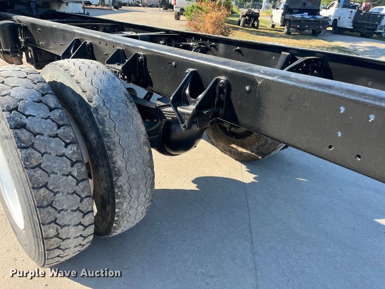 image for item ED2195 2006 International 7300  truck cab and chassis