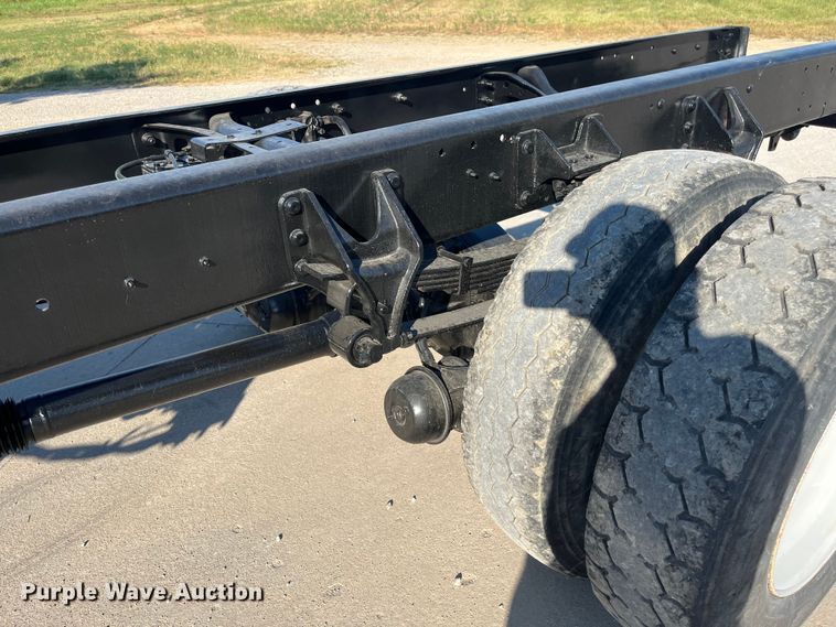 image for item ED2195 2006 International 7300  truck cab and chassis