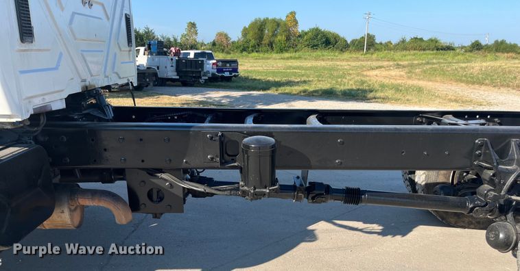 image for item ED2195 2006 International 7300  truck cab and chassis