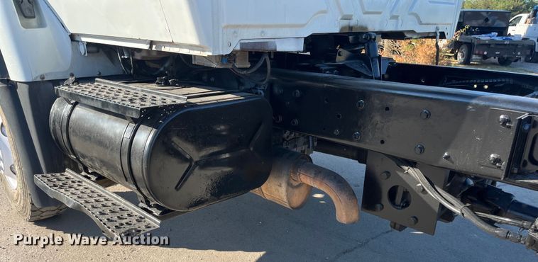 image for item ED2195 2006 International 7300  truck cab and chassis