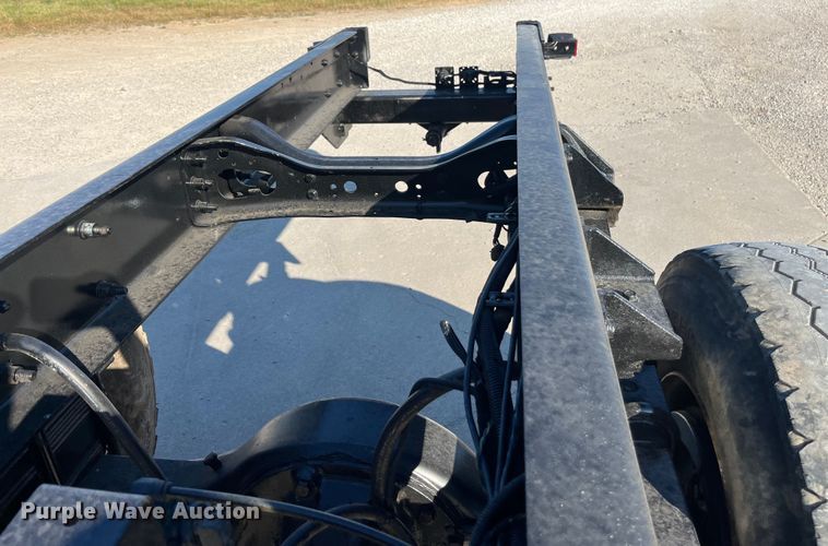 image for item ED2195 2006 International 7300  truck cab and chassis