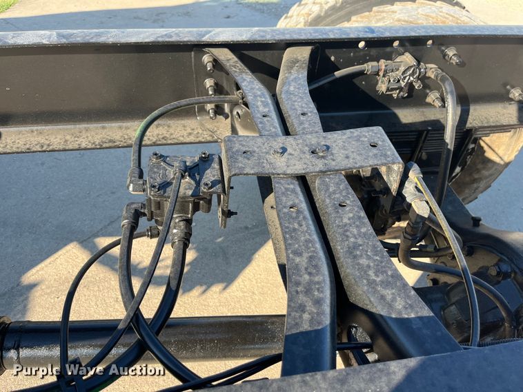 image for item ED2195 2006 International 7300  truck cab and chassis