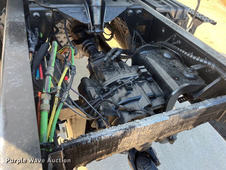 image for item ED2195 2006 International 7300  truck cab and chassis