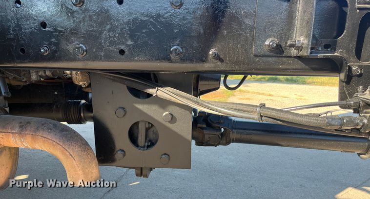 image for item ED2195 2006 International 7300  truck cab and chassis