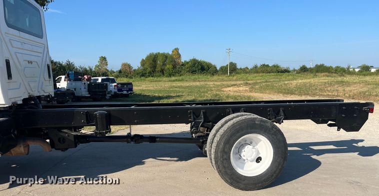 image for item ED2195 2006 International 7300  truck cab and chassis