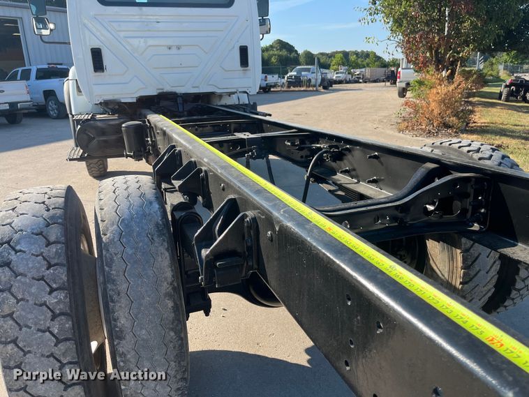 image for item ED2195 2006 International 7300  truck cab and chassis