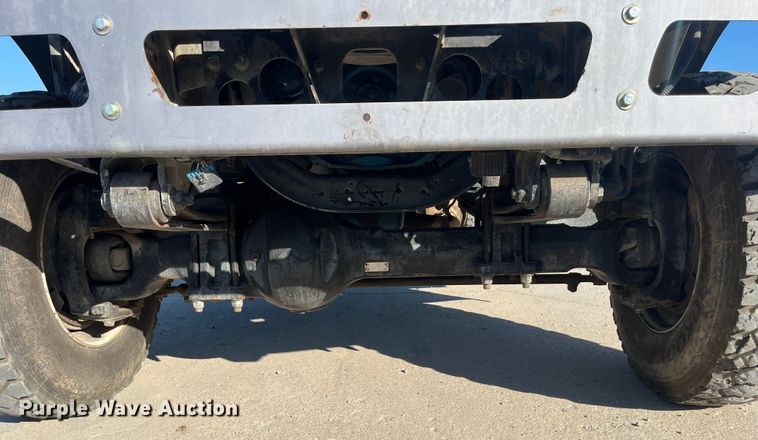 image for item ED2195 2006 International 7300  truck cab and chassis