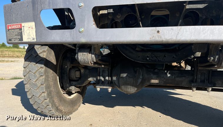 image for item ED2195 2006 International 7300  truck cab and chassis