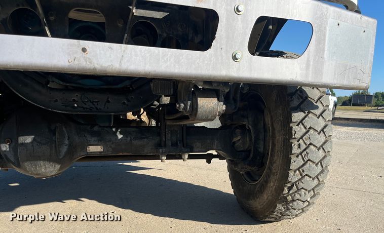 image for item ED2195 2006 International 7300  truck cab and chassis