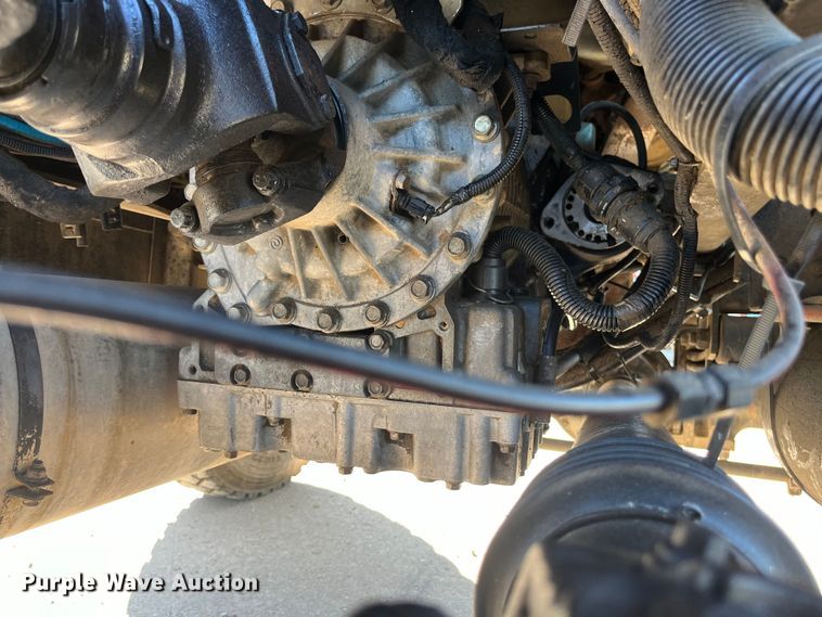 image for item ED2195 2006 International 7300  truck cab and chassis