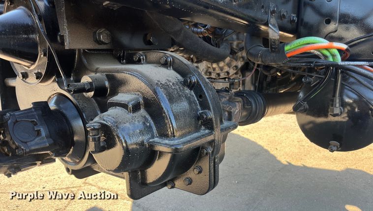 image for item ED2195 2006 International 7300  truck cab and chassis