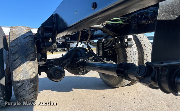 image for item ED2195 2006 International 7300  truck cab and chassis